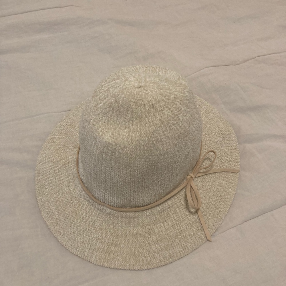 Off white hat